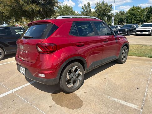 Used 2024 Hyundai Venue Limited FWD image 5