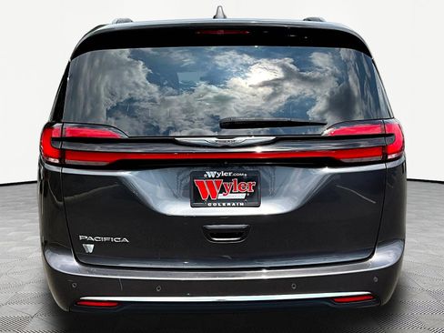 Used 2022 Chrysler Pacifica Touring-L FWD image 5