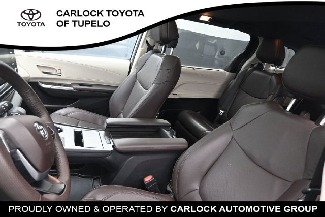 Used 2023 Toyota Sienna Platinum FWD image 21