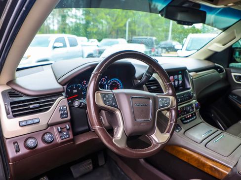 Used 2020 GMC Yukon Denali w/ Denali Ultimate Package AWD/4WD image 12