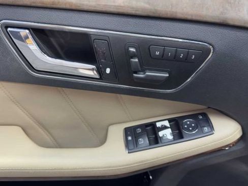 Used 2010 Mercedes-Benz E 350 Sedan image 19