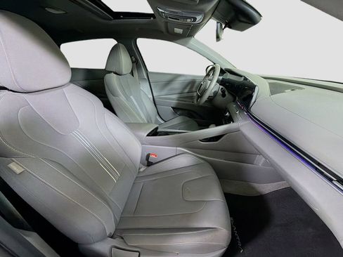 Used 2024 Hyundai Elantra SEL w/ Convenience Package FWD image 31