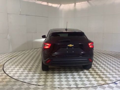 Used 2024 Chevrolet Trax LS w/ LS Convenience Package FWD image 7