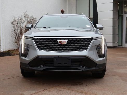 Used 2025 Cadillac XT4 Premium Luxury image 3