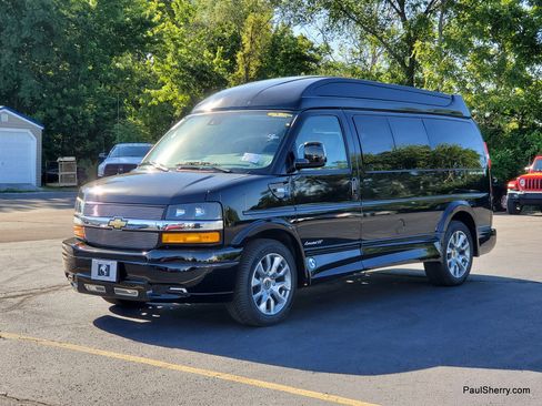 Used 2025 Chevrolet Express 2500 w/ Driver Convenience Package RWD image 21