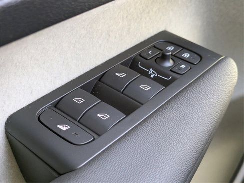 New 2026 Volvo XC40 B5 Plus w/ Protection Package Premier image 33