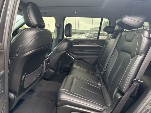 Used 2022 Jeep Grand Cherokee L Limited AWD/4WD image 16