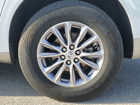 Used 2024 Buick Enclave Premium image 9