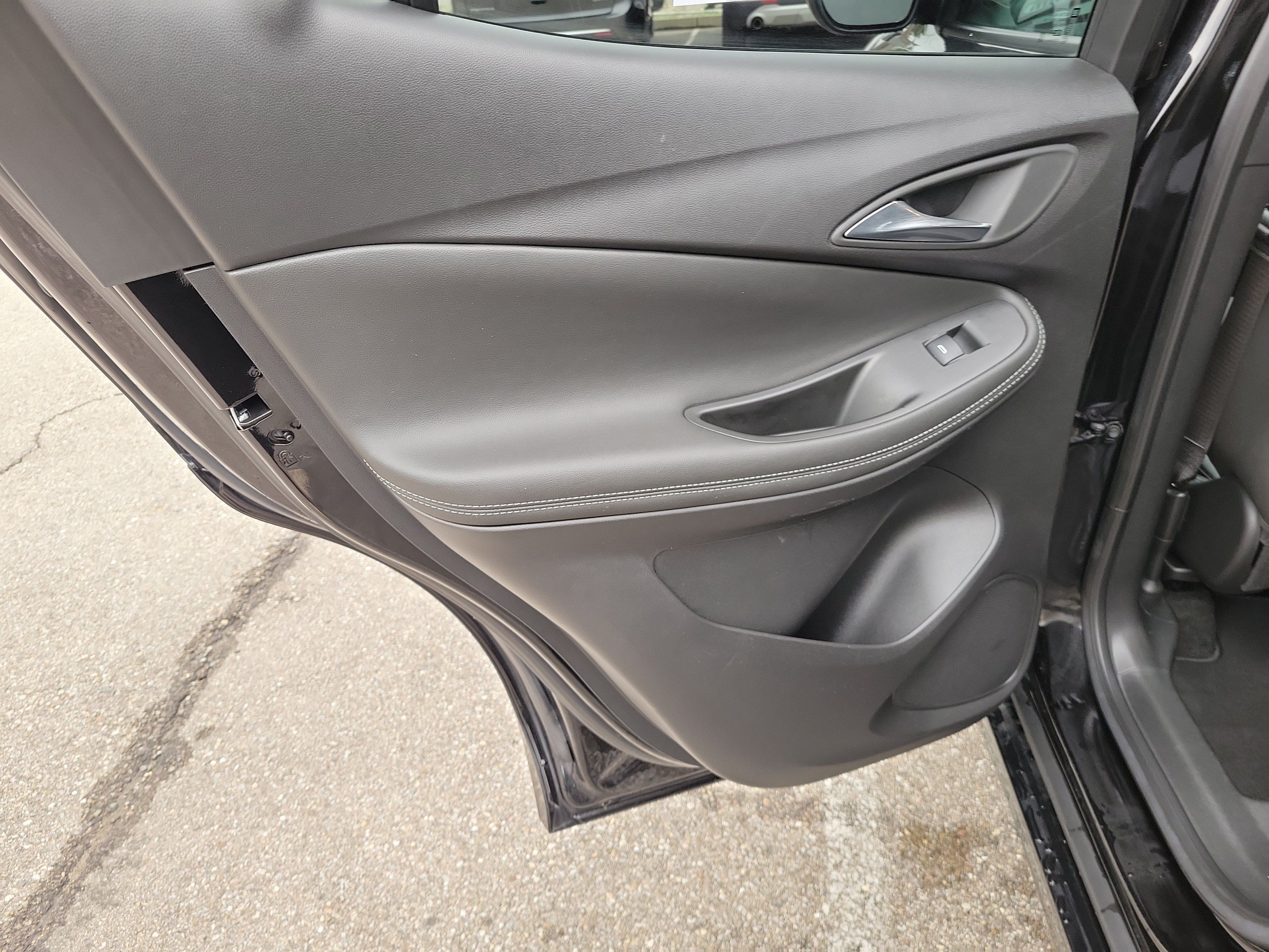 Used 2023 Buick Encore GX Select w/ Sport Touring Package FWD image 13