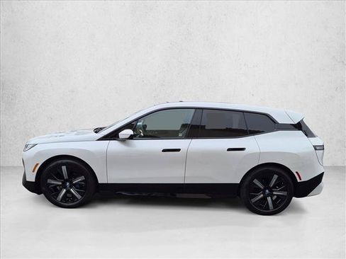 Used 2023 BMW iX xDrive50 w/ Premium Package AWD/4WD image 9