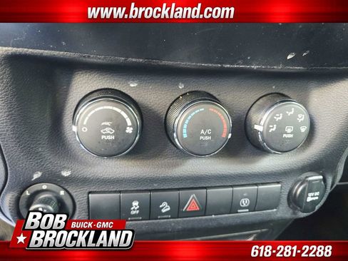 Used 2017 Jeep Wrangler Sahara w/ Connectivity Group AWD/4WD image 33