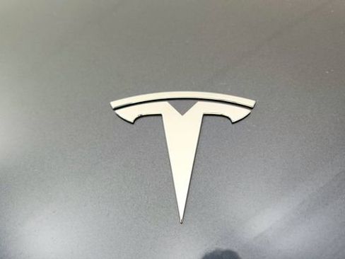 Used 2023 Tesla Model Y Long Range image 17