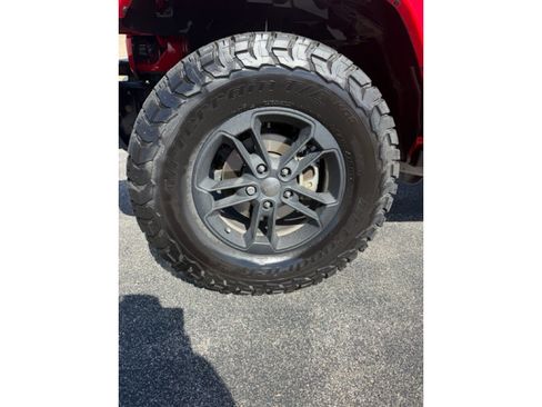 Used 2017 Jeep Wrangler Unlimited Sahara AWD/4WD image 9