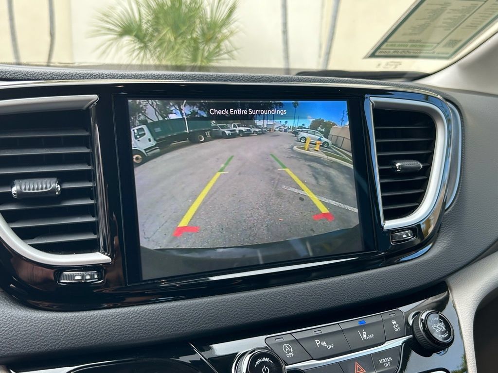 Used 2023 Chrysler Pacifica Touring-L FWD image 25