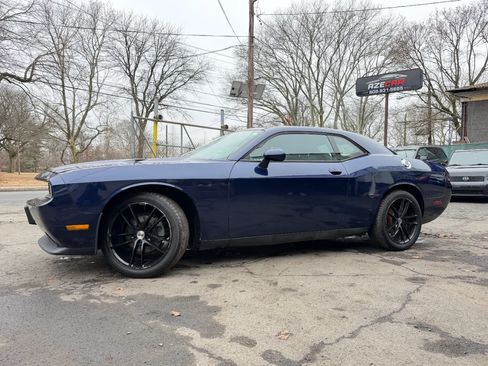 Used 2014 Dodge Challenger SXT RWD image 6