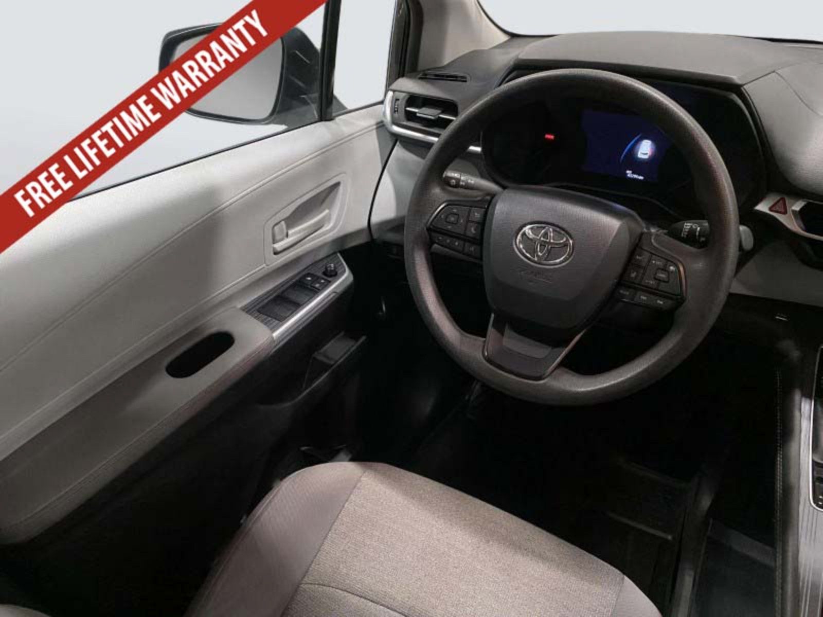 Used 2025 Toyota Sienna LE FWD image 27