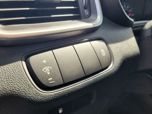 Used 2018 Kia Sorento FWD image 17