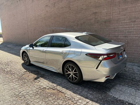 Used 2024 Toyota Camry SE FWD image 4