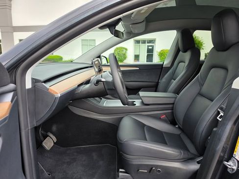 Used 2025 Tesla Model Y Long Range AWD/4WD image 18