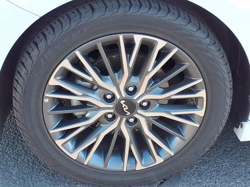 Used 2023 Kia Forte GT-Line w/ GT-Line Premium Package image 9