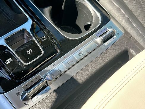 Used 2024 Kia Carnival SX Prestige image 24