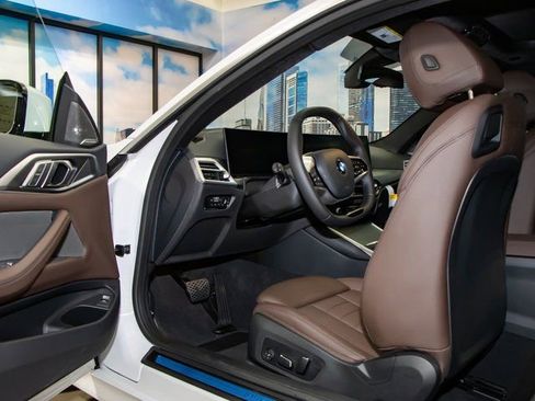 Used 2025 BMW 430i xDrive Coupe w/ Premium Package image 13