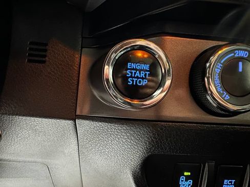 Used 2019 Toyota Tacoma TRD Off-Road AWD/4WD image 16