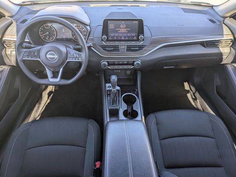 Used 2024 Nissan Altima 2.5 SV FWD image 14