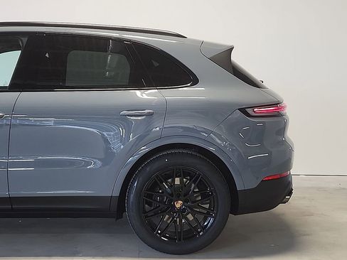 New 2026 Porsche Cayenne AWD/4WD image 7