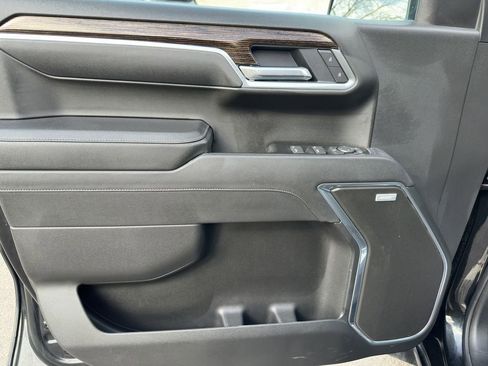 Used 2025 GMC Sierra 1500 Elevation w/ Elevation Premium Package image 6