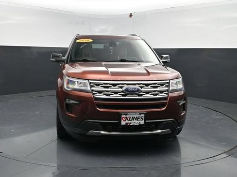 Used 2018 Ford Explorer XLT w/ Equipment Group 202A AWD/4WD image 2