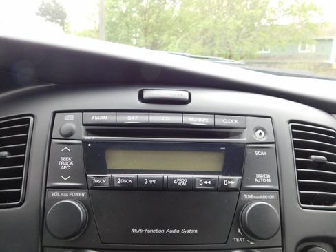 Used 2004 MAZDA MPV LX FWD image 13