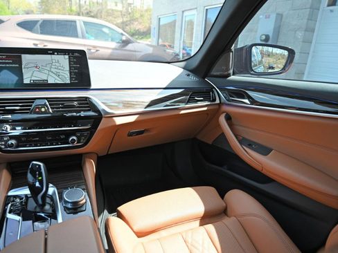 Used 2022 BMW 540i xDrive w/ M Sport Package image 15