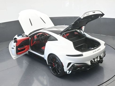 Used 2025 Aston Martin V8 Vantage Coupe image 81