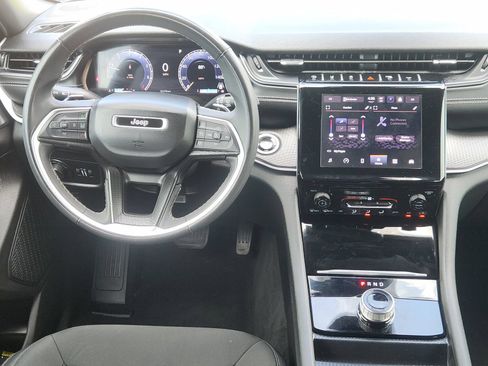 Used 2025 Jeep Grand Cherokee Laredo X RWD image 30