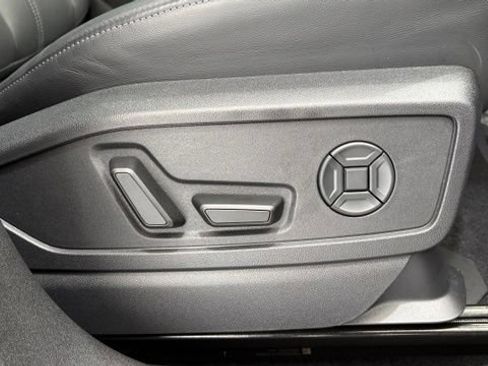 Used 2025 Audi Q5 Premium Plus AWD/4WD image 23
