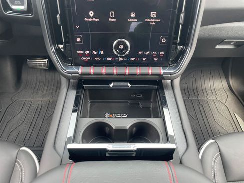 Used 2025 GMC Yukon AT4 Ultimate AWD/4WD image 11
