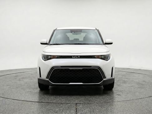 Used 2025 Kia Soul LX w/ LX Technology Package FWD image 2