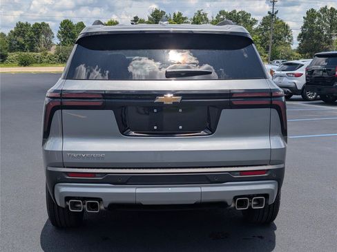 New 2026 Chevrolet Traverse LT w/ Driver Confidence Package FWD image 4