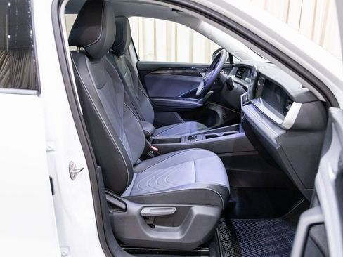 New 2026 Volkswagen Tiguan SE image 11