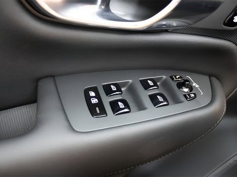 Certified 2025 Volvo XC90 T8 Plus image 20