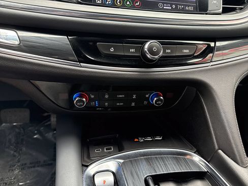 Used 2024 Buick Enclave Premium AWD/4WD image 17