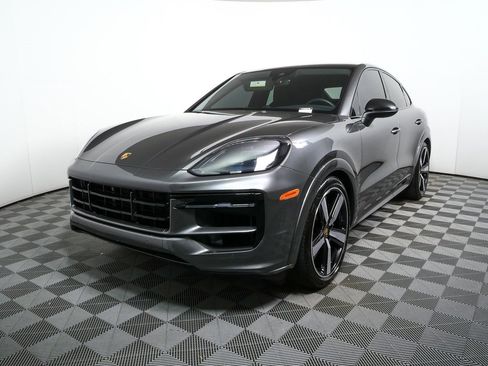 Certified 2024 Porsche Cayenne S image 1