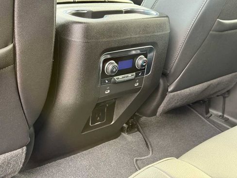 Used 2022 Chevrolet Tahoe Z71 w/ Luxury Package image 25