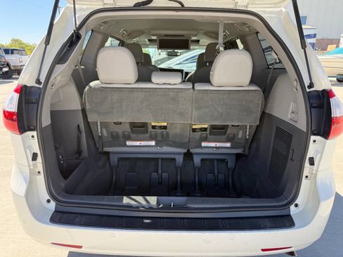Used 2016 Toyota Sienna XLE Premium image 29