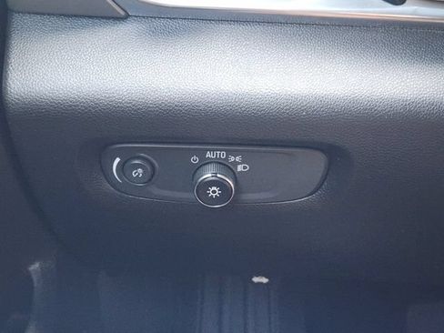 Used 2023 Chevrolet Traverse LT FWD image 23
