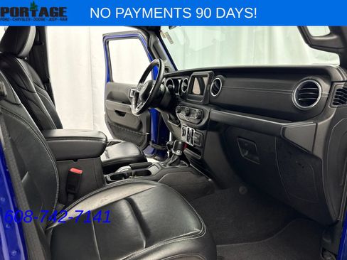 Used 2018 Jeep Wrangler Unlimited Sahara w/ Cold Weather Group AWD/4WD image 29