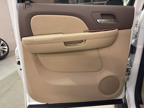 Used 2014 Chevrolet Suburban LT w/ Luxury Package image 28