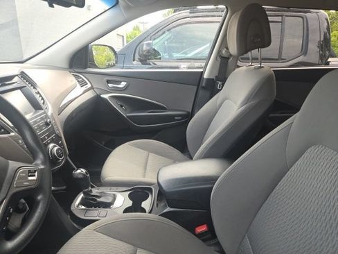 Used 2017 Hyundai Santa Fe SE FWD image 7