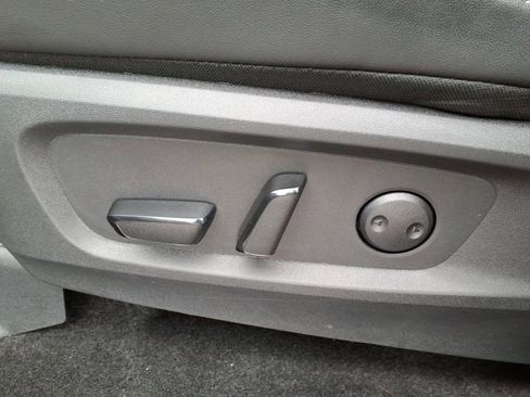 Certified 2025 Nissan Pathfinder Platinum w/ Black Appearance Package image 16